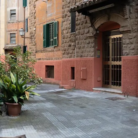 In Front Of Vatican Museums And Vatican Area - Myden In